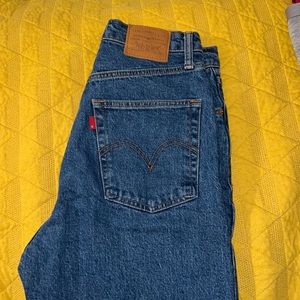 Levis Premium Ribcage Straight Jeans